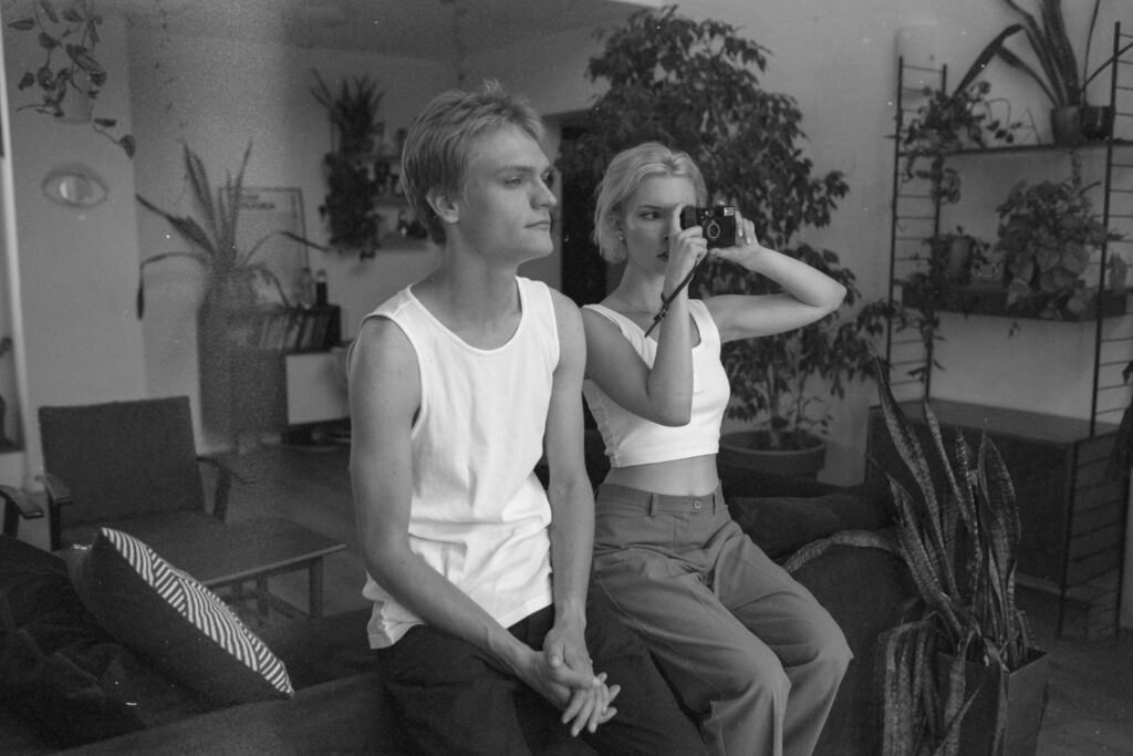 Sinemayı Hareket Etmek Zorunda Olmayan Bir Sanat Olarak Yeniden Hayal Etmek Sinema Hareket Olmadan da Var Olabilir mi