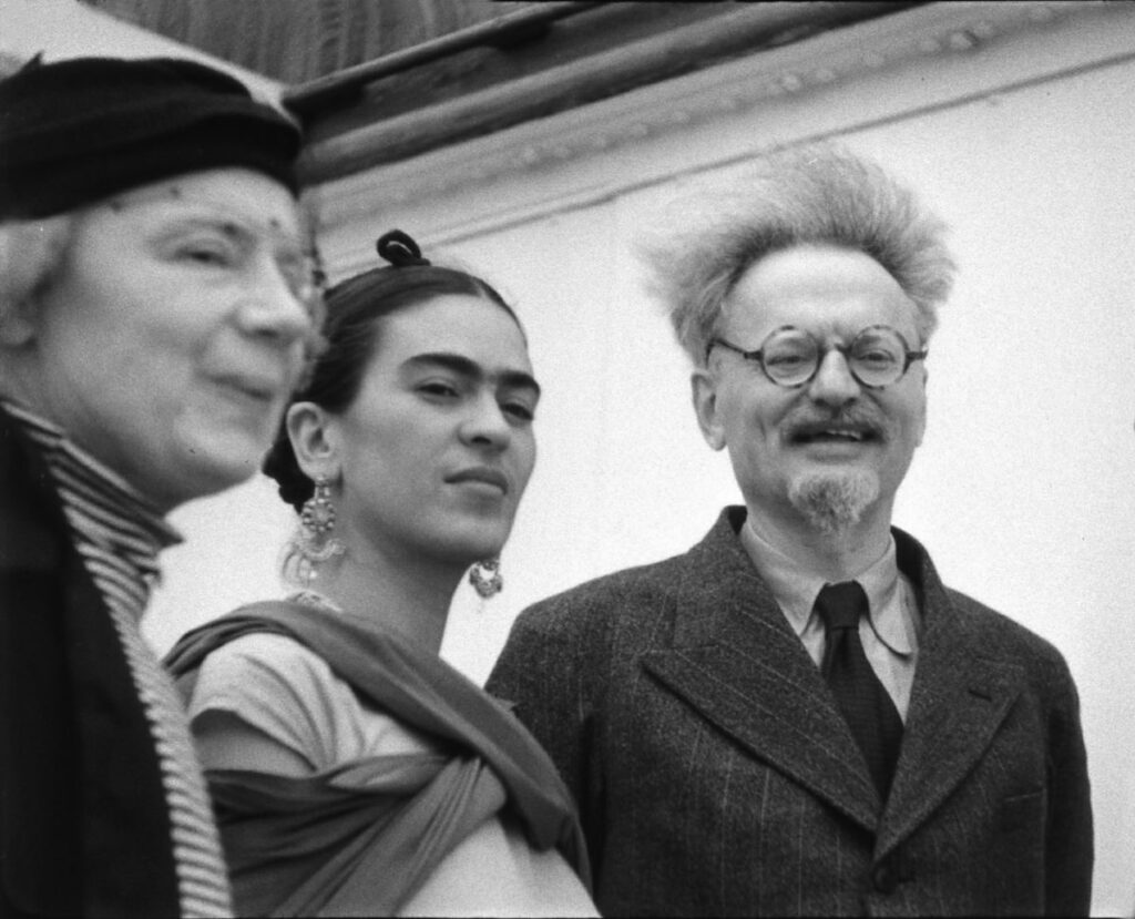 Frida Kahlo – Yaşamı, Sanatı ve Mirası Üzerine KahloandTrotsky