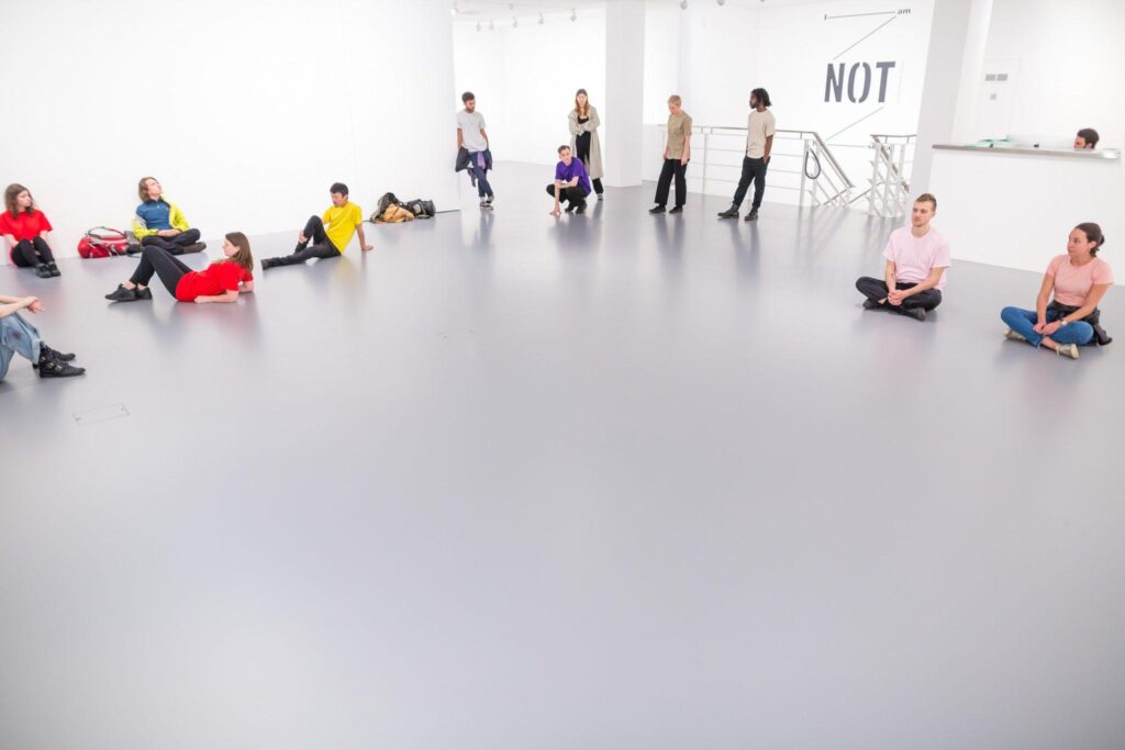 Bedenin Arşivi: Sanat, Bellek ve Performans Tino Sehgal – Sergilerden bir canlandirma ani