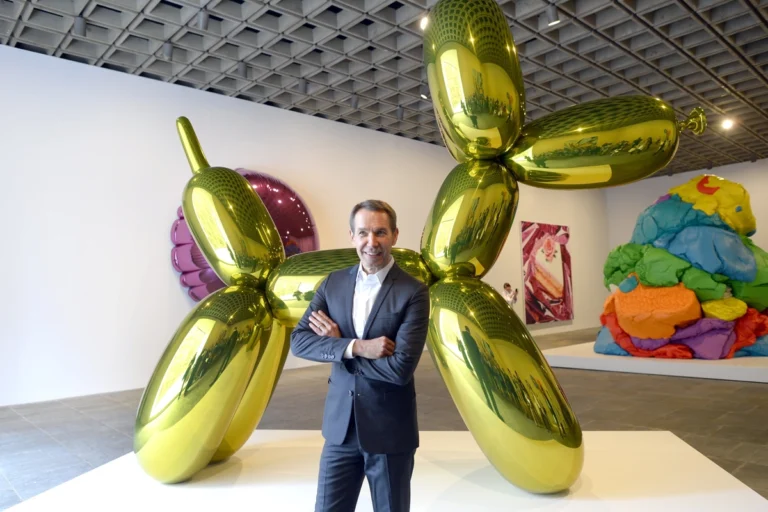 Jeff Koons – "Balloon Dog"