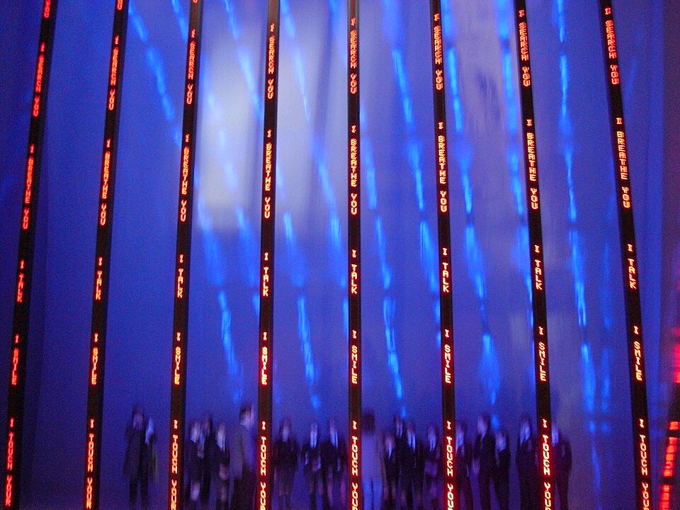 Jenny Holzer – Kamusal Alanın Sözle İstilası: LED, Dil ve Güç Truisms Serisi 1977–1979 Led