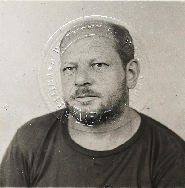By Unknown author - https://www.si.edu/object/jackson-pollocks-passport:AAADCD_item_5557, Public Domain, https://commons.wikimedia.org/w/index.php?curid=124787205
