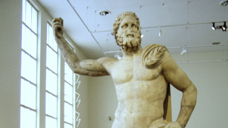 POSEIDON — DENİZLERİN VE KAOSUN TANRISI Poseidon of Melos (MÖ 2. yy) Melos Adası’nda bulunan, Poseidon’u üç dişli mızrak (trident) ve çıplak formuyla betimleyen Hellenistik dönem heykel.