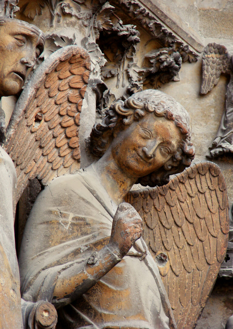 Reims Katedrali – Güleryüzlü Melek (L’Ange au Sourire): Gotik İfade Biçiminde Dönüm Noktası Ange au sourire