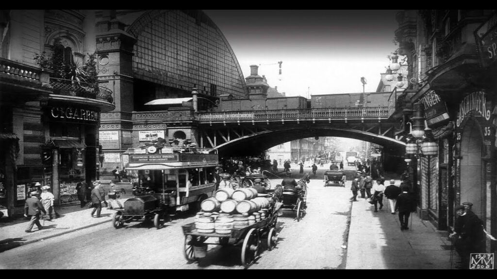 Walter Ruttmann’ın Berlin: Büyük Bir Şehrin Senfonisi (1927)
Berlin - Symphony of a Metropolis (1927) poster
Kaynak: https://en.wikipedia.org/wiki/File:Berlin_-Symphony_of_a_Metropolis(1927)_poster.jpg