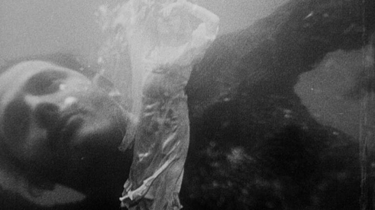 Nehirde Kayıp Zaman: Jean Vigo’nun Geçip Giden Çatana (1934) Filminde Aşk, Yalnızlık ve Şiirsel Gerçekçilik Nehirde Kayıp Zaman: Jean Vigo’nun Geçip Giden Çatana (1934) Filminde Aşk, Yalnızlık ve Şiirsel Gerçekçilik Jean Vigo