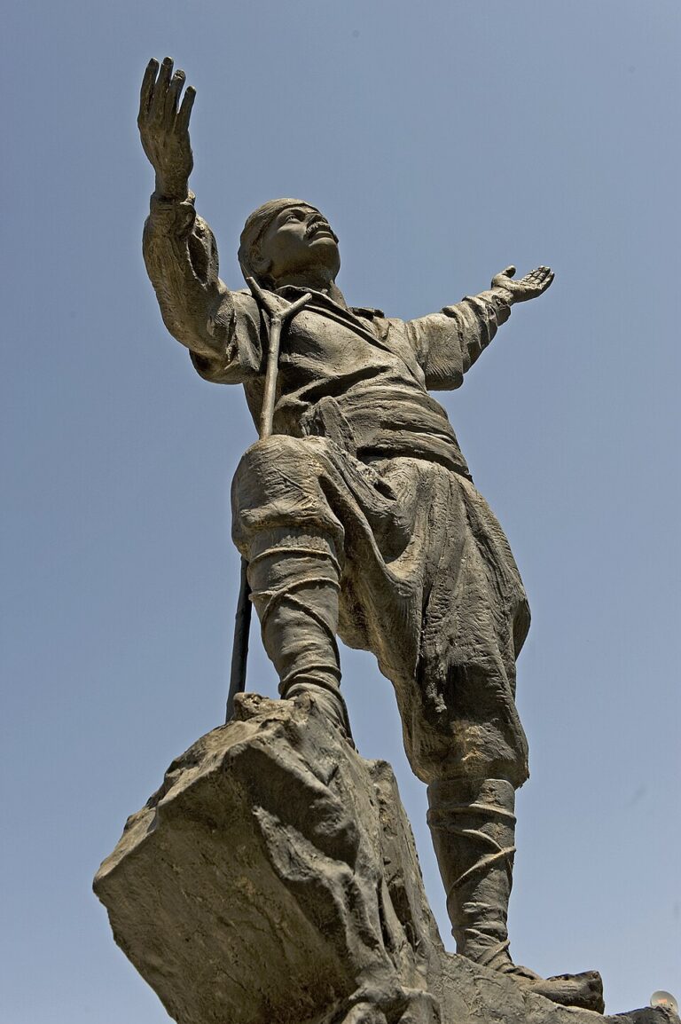 Yunus Emre – Bana Seni Gerek Seni: İlahi Aşkın Mutlak İfadesi Yunus Emre – Bana Seni Gerek Seni: İlahi Aşkın Mutlak İfadesi Karaman Yunus Emre monument 4725