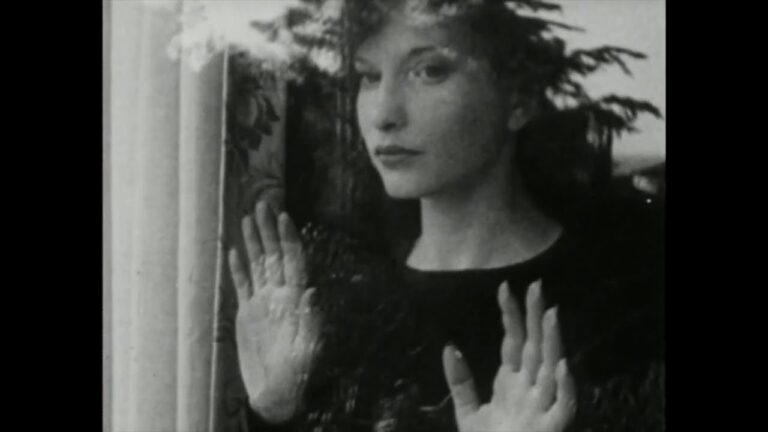 Rüyanın Parçalı Aynası: Maya Deren’in İkindi Düğünü (1943) Filminde Benlik, Tekrar ve Bilinçdışının Görselleştirilmesi Rüyanın Parçalı Aynası: Maya Deren’in İkindi Düğünü (1943) Filminde Benlik, Tekrar ve Bilinçdışının Görselleştirilmesi maya deren