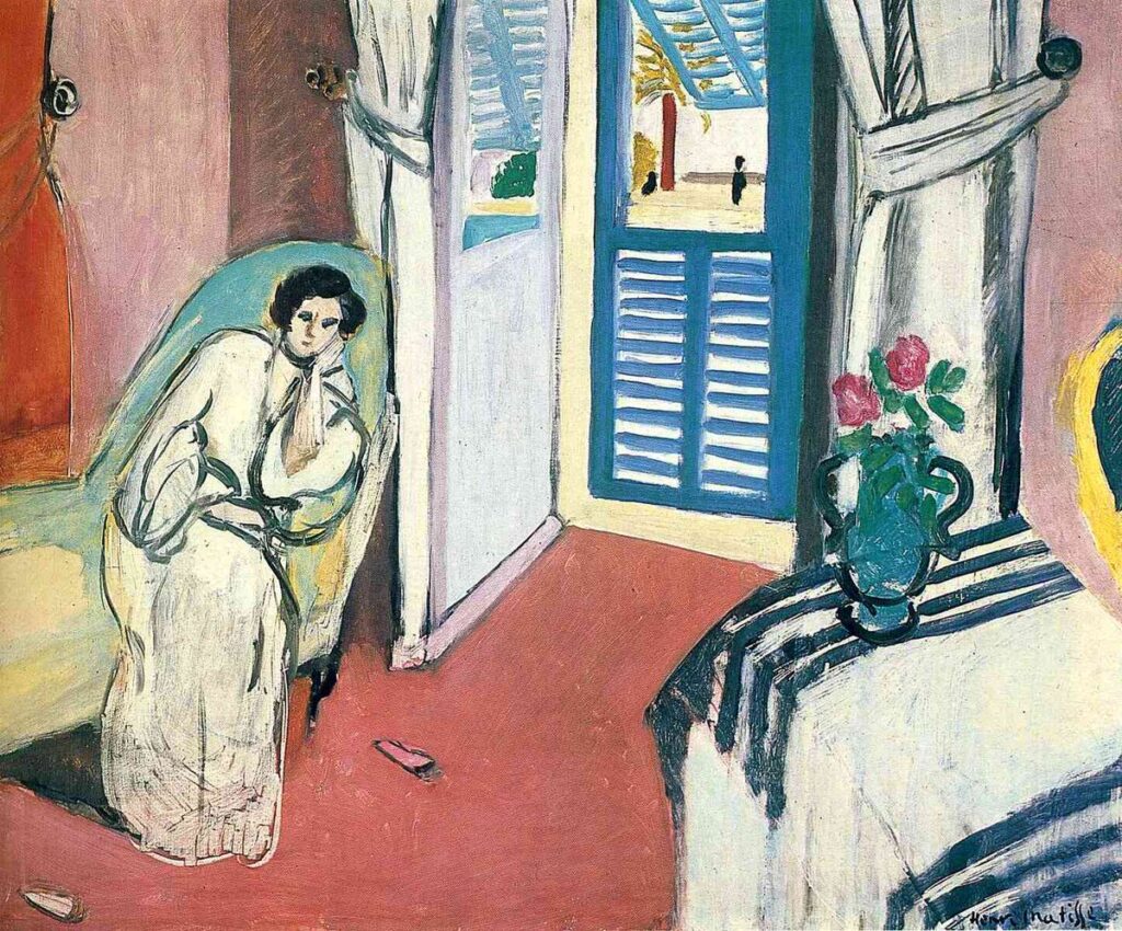 Henri Matisse, Kanepede Kadın (1919). Nice döneminden bir iç mekân: mavi kepenkli açık kapı, kırmızı zemin ve dalgın figürle renk-leke üzerinden kurulan modern sükûnet.
Kaynak: https://www.wikiart.org/en/henri-matisse/woman-on-a-sofa