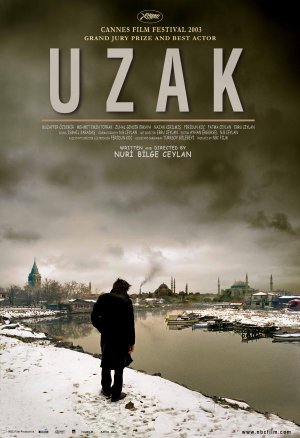 Kar nefesi görünür kılar; Uzak, yakınlığı hızdan değil ölçüden ister.
Kaynak: https://tr.wikipedia.org/wiki/Dosya:Uzak_afi%C5%9F.jpg