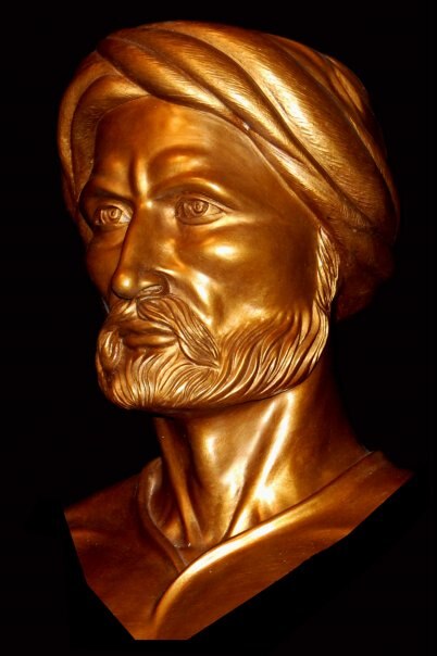 İbn Haldun Enstitüsü'nün sembolü olan bu eser
 Arap Amerikan Ulusal Müzesi koleksiyonunda yer alan, İbn Haldun'un gerçek boyutlu bronz büst heykelidir
Kaynak: https://commons.wikimedia.org/wiki/File:TCCKhaldun.jpg